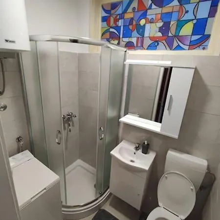 Private Apartment *